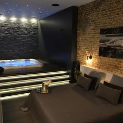 Отель Chambre Avec Jacuzzi Sauna Privatif Улучшенные апартаменты фото 24