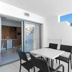 Отель Apartamentos Playas Cas Saboners Улучшенные апартаменты с различными типами кроватей фото 7
