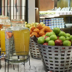 Отель DoubleTree By Hilton London Excel питание фото 3