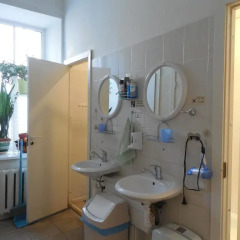 Отель Elizabeths Youth Hostel Латвия, Рига - отзывы, цены и фото номеров - забронировать отель Elizabeths Youth Hostel онлайн ванная