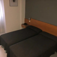 Отель Hostal Lami Стандартный номер с различными типами кроватей фото 8
