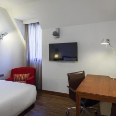 Отель NH Milano Touring 4* Улучшенный номер с различными типами кроватей фото 13