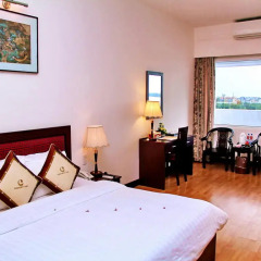 Century Riverside Hotel Hue 4* Номер Делюкс с различными типами кроватей фото 2
