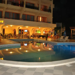 Hotel Exotica бассейн