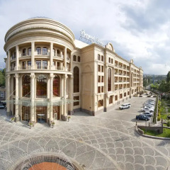 Гостиница Royal Tulip Almaty парковка