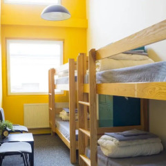 Music Hostel Rewolucji Кровать в женском общем номере с двухъярусной кроватью