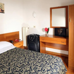 Seiler Hotel 2* Стандартный номер с двуспальной кроватью