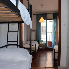 Отель Rose Santamaria Residence Кровать в женском общем номере