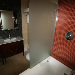 Отель The Plough Inn ванная