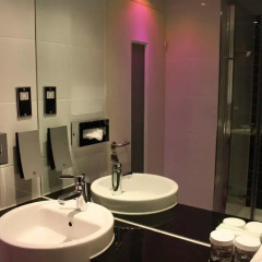 Отель Holiday Inn Express London Stratford 3* Стандартный номер с различными типами кроватей фото 4
