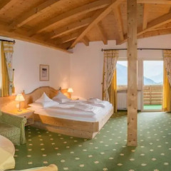 Отель Landsitz Stroblhof 4* Улучшенный номер фото 9