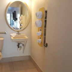 Отель Motel 6 Columbus OSU 2* Стандартный номер с различными типами кроватей