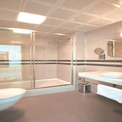 Aurasia Beach Hotel ванная