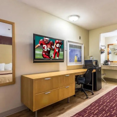 Отель Red Roof Inn Tulare - Downtown/Fairgrounds 2* Улучшенный номер с различными типами кроватей фото 5