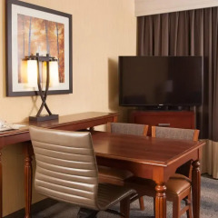 Отель Embassy Suites Bloomington 4* Люкс