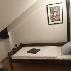 Brix Hostel Стандартный номер с 2 отдельными кроватями (общая ванная комната)