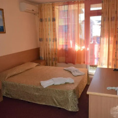 Hotel Ahilea сейф в номере