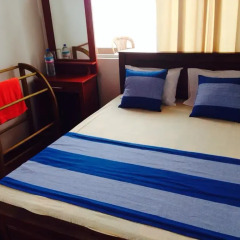 Отель Shanthi Guest House Номер Делюкс с различными типами кроватей фото 4