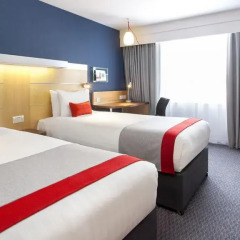 Отель Holiday Inn Express London - Limehouse 3* Стандартный семейный номер с двуспальной кроватью фото 3