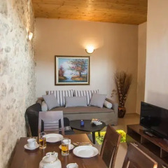 Отель Porto Enetiko Suites Улучшенные апартаменты с различными типами кроватей фото 12