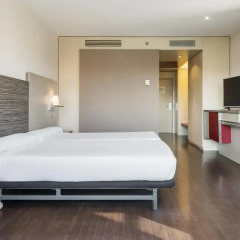 Отель ILUNION Barcelona 4* Стандартный номер с различными типами кроватей фото 11
