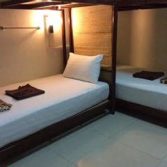 Naturbliss Bangkok Transit Hotel 3* Кровать в мужском общем номере фото 4