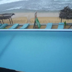Отель Nippon Villa Beach Resort Хиккадува бассейн фото 2