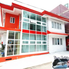 Time Travelers Party Hostel In Hongdae городской автобус