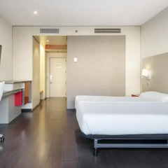 Отель ILUNION Barcelona 4* Стандартный номер с различными типами кроватей фото 20