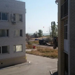 Гостиница Apartamenti na Admirala Kryuysa парковка