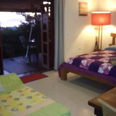 Отель Piafau hills комната для гостей