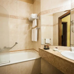 Отель Residenza D'Aragona 4* Улучшенный номер с двуспальной кроватью фото 2