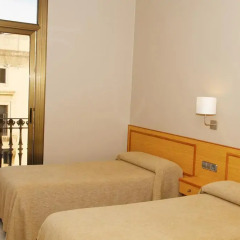 Отель Hostal Nuevo Colon Стандартный номер фото 10