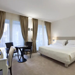 Отель Una Maison Milano 4* Улучшенный номер с различными типами кроватей фото 2
