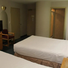 Отель Canadas Best Value Inn Langley Лэнгли комната для гостей фото 4