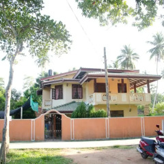 Отель Nikini Homestay парковка