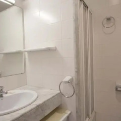 Отель Santa Llucia Apartaments Испания, Курорт Росес - отзывы, цены и фото номеров - забронировать отель Santa Llucia Apartaments онлайн ванная фото 2