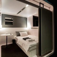 Отель First Cabin Kyobashi Кровать в мужском общем номере с двухъярусной кроватью фото 7