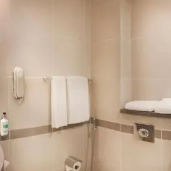 Отель Holiday Inn Express Dubai Safa Park 2* Стандартный номер с различными типами кроватей фото 4