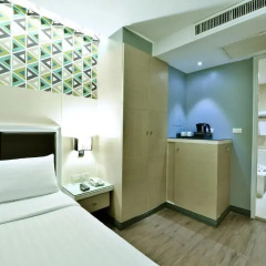 Отель Prestige Suites Bangkok Улучшенный номер фото 3