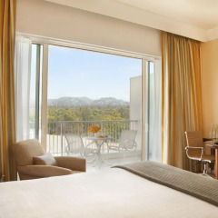 Отель The Beverly Hilton 4* Стандартный номер с различными типами кроватей