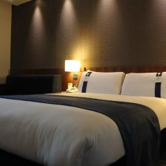 Отель Holiday Inn Express London Stratford 3* Стандартный номер с различными типами кроватей фото 3