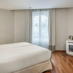 Отель NH Alonso Martínez 3* Стандартный номер с различными типами кроватей фото 6