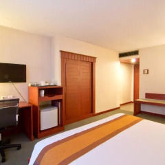 Manhattan Bangkok Hotel 4* Улучшенный номер фото 5