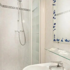 Отель Hipotel Paris Gare du Nord Merryl ванная фото 2