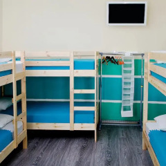 Хостел Окно в Европу Кровать в общем номере с двухъярусной кроватью