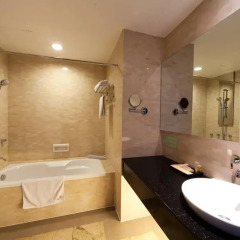 The Hanoi Club Hotel & Lake Palais Residences 4* Номер Делюкс с различными типами кроватей фото 7
