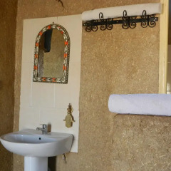 Отель Auberge Kasbah La Rose De Sable Марокко, Мерзуга - отзывы, цены и фото номеров - забронировать отель Auberge Kasbah La Rose De Sable онлайн ванная