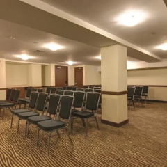 Отель La Quinta Inn & Suites Oshawa