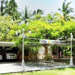 Sands Acapulco Hotel & Bungalows парковка